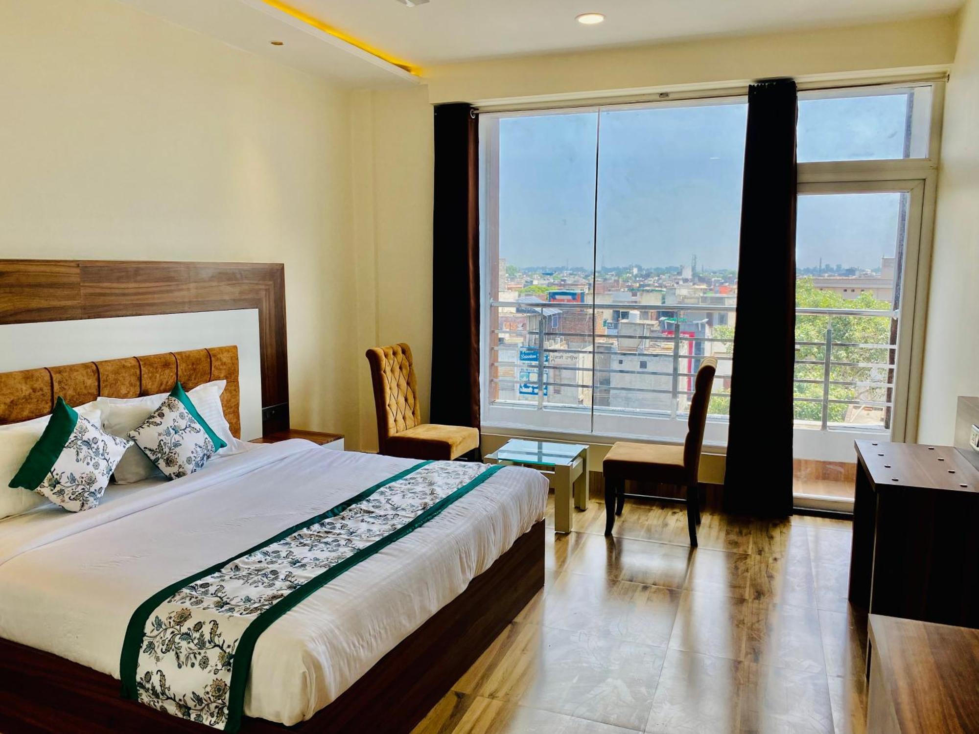 Hotel White House 350 Mtr From Golden Temple 阿姆利则 外观 照片
