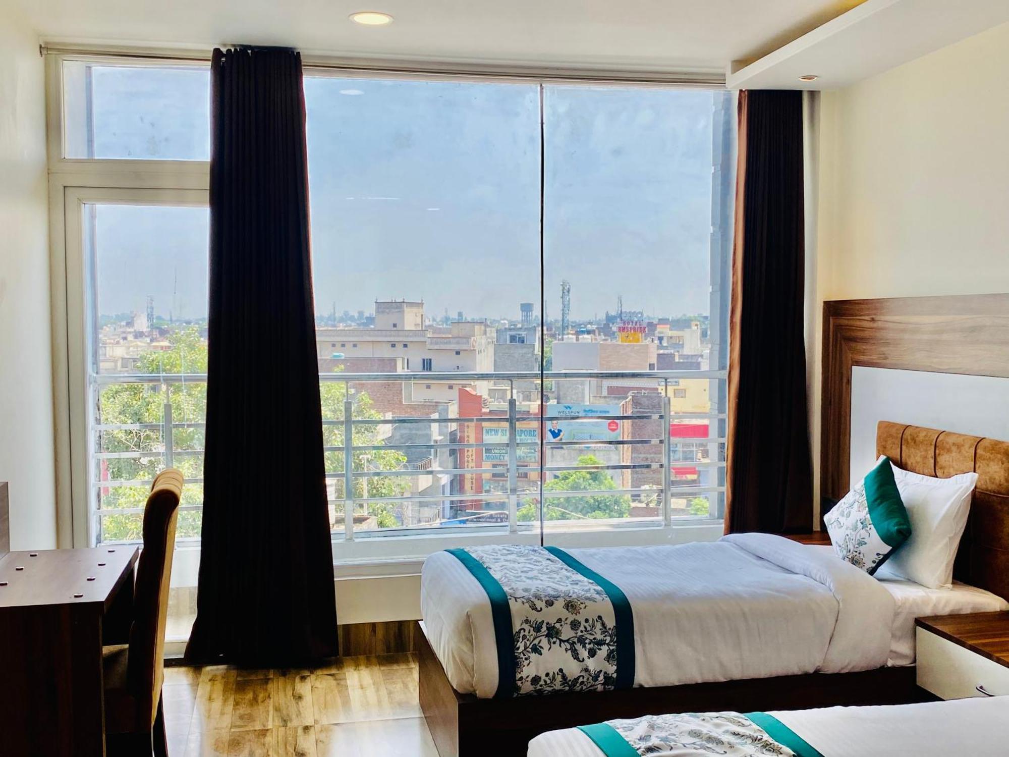 Hotel White House 350 Mtr From Golden Temple 阿姆利则 外观 照片