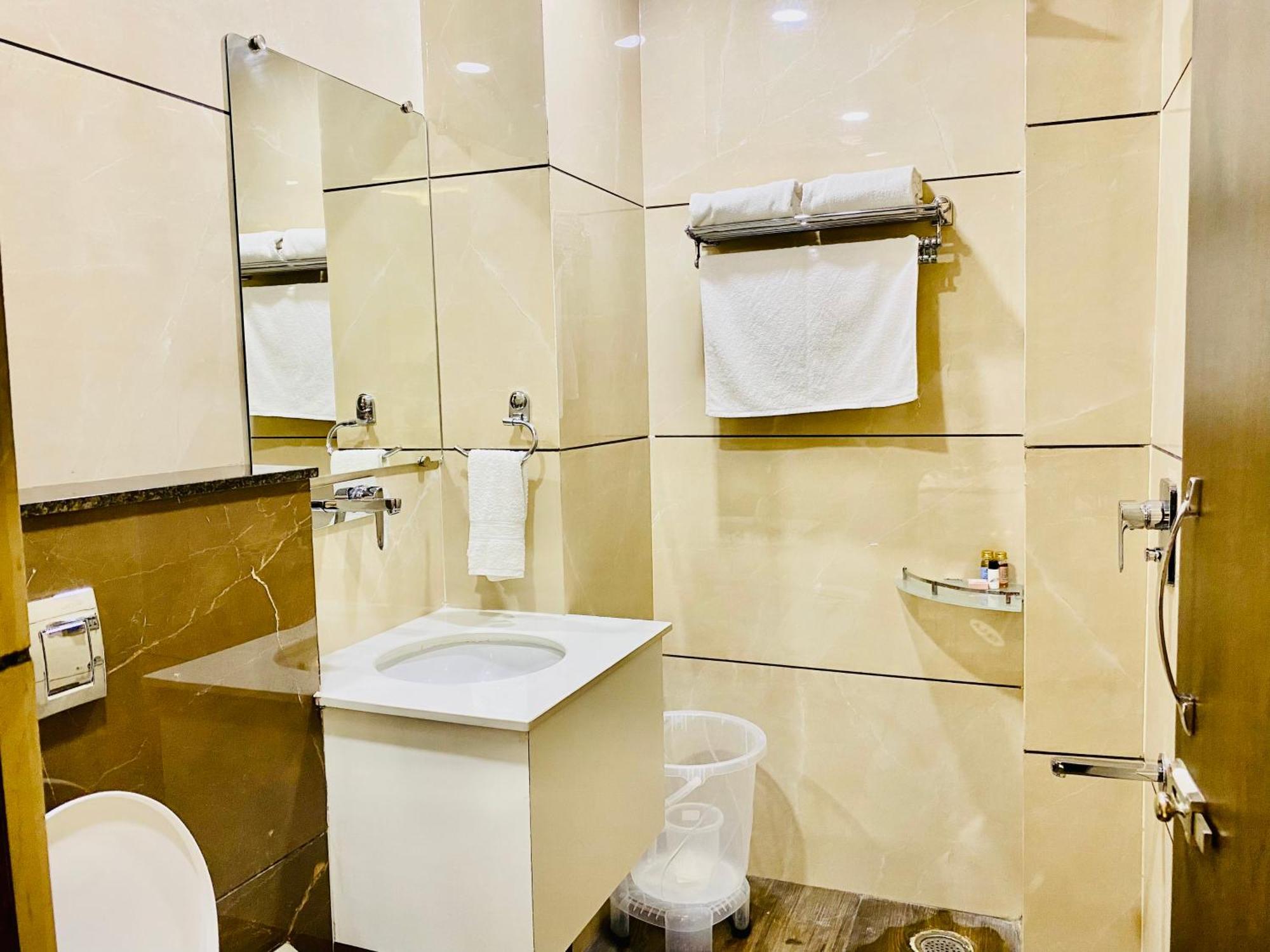 Hotel White House 350 Mtr From Golden Temple 阿姆利则 外观 照片
